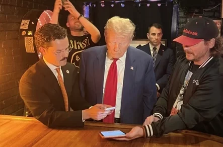 Donald Trump Embraces Bitcoin in New York: Pays for Burgers with Cryptocurrency